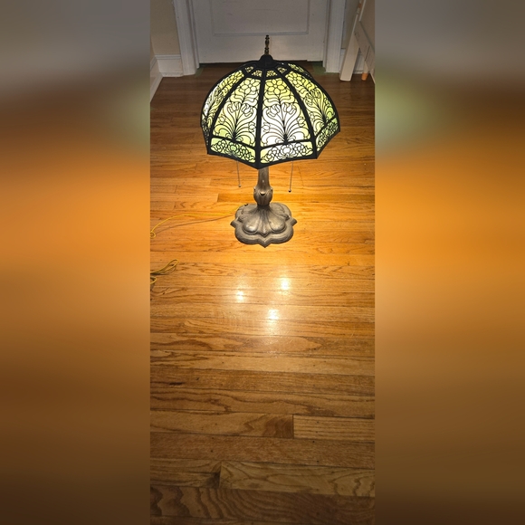 Vintage Bradley & Hubbard Art Nouveau Slag Glass Lamp - Picture 9 of 10